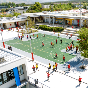 Patio del Colegio Alem&aacute;n Chicureo